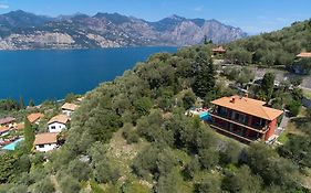 Red House Conditioned Whit Pool Enchanting Lake View